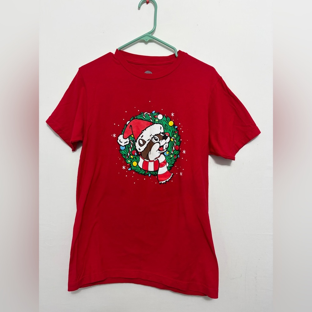 Buc-ee’s Christmas Graphic Tee Red Unisex Size M (A400)✨